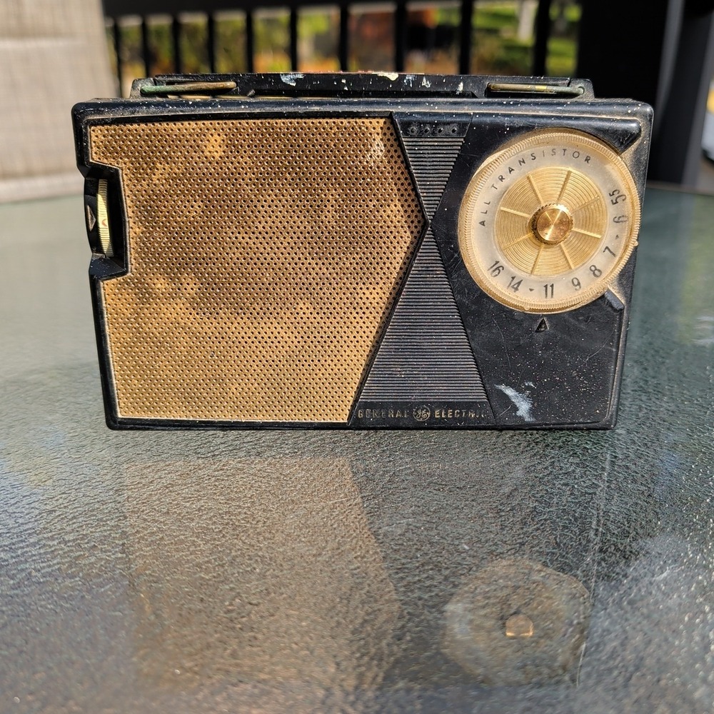 Vintage General Electric All Transistor Radio Black Model P-807C AM Radio